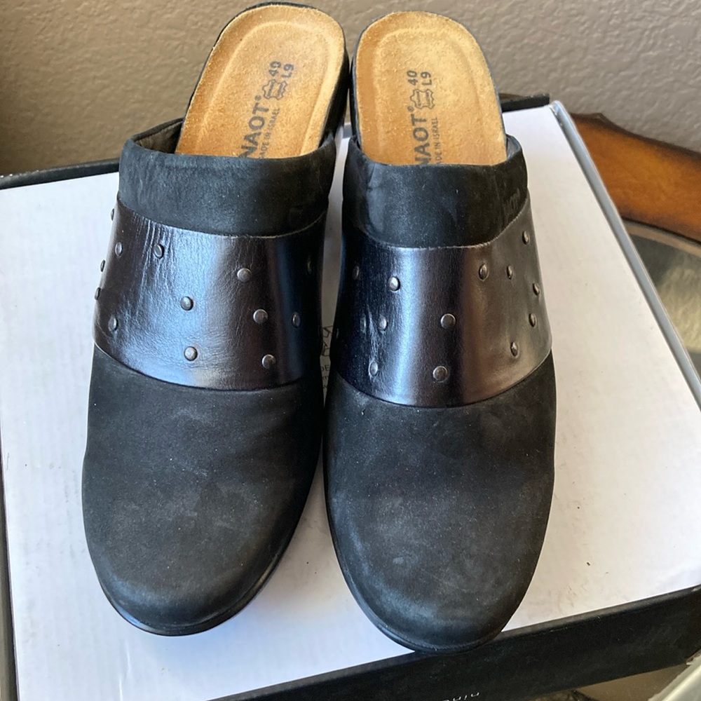 Naot Black Mules Comfortable Slip-On Clogs